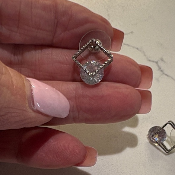 Elegant Silver and clear earrings - Picture 3 of 4